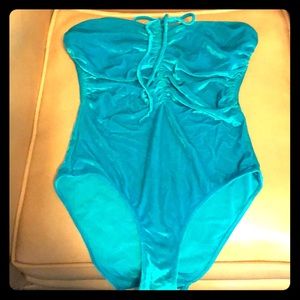 Amazing velour strapless swim suit